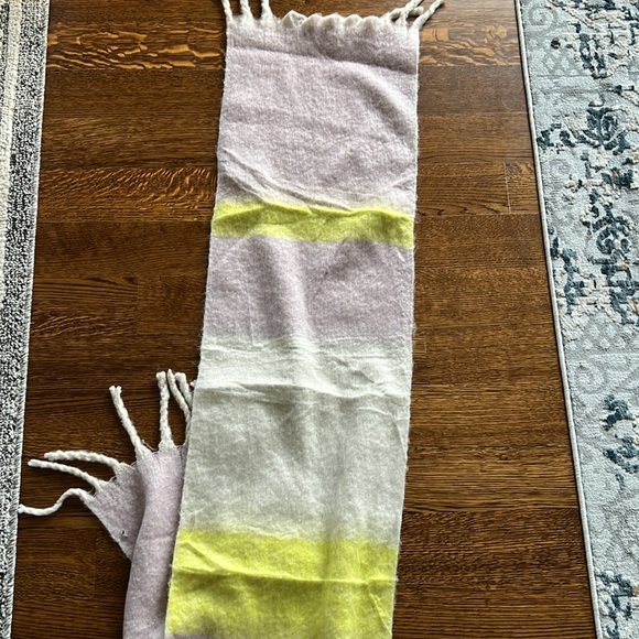 Reitmans Purple/Lavender scarf with Chartreuse stripe and White stripe - Picture 4 of 6